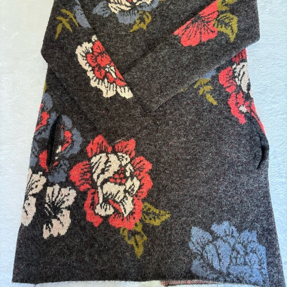 Vertigo Dark Gray Floral Cardigan Sweater Coat Oversized Size Small - Picture 15 of 15
